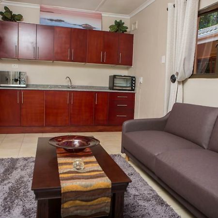 Dyna Guest House Durban Exterior photo